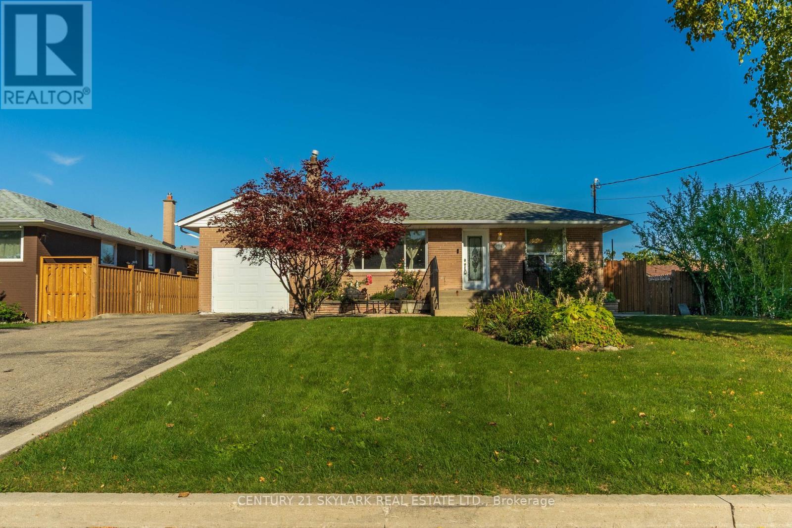 24 Aura Lea Boulevard Property Photo 1