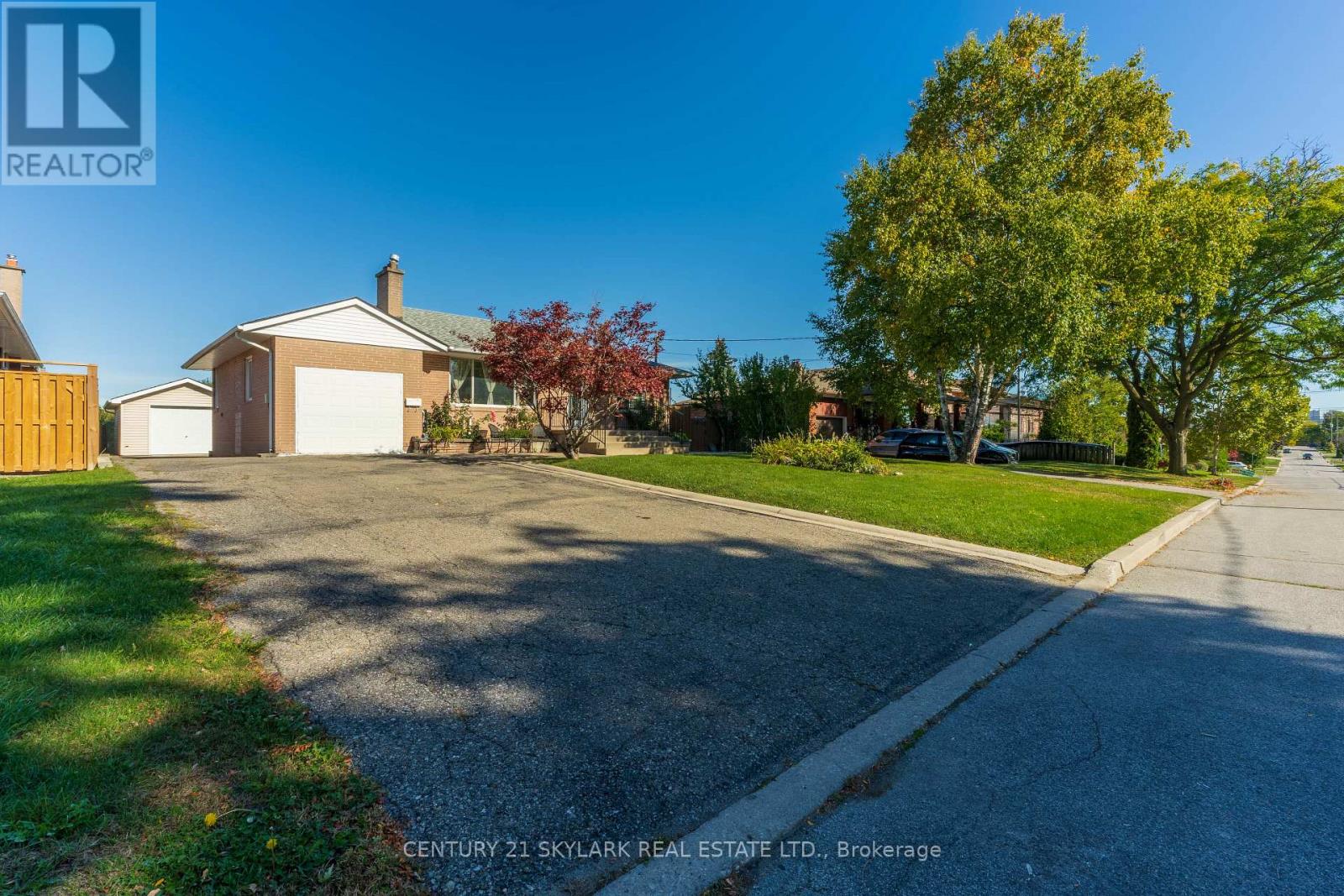 24 Aura Lea Boulevard Property Photo 2
