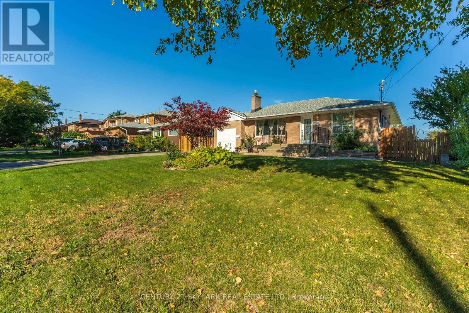 24 Aura Lea Boulevard Property Photo 3