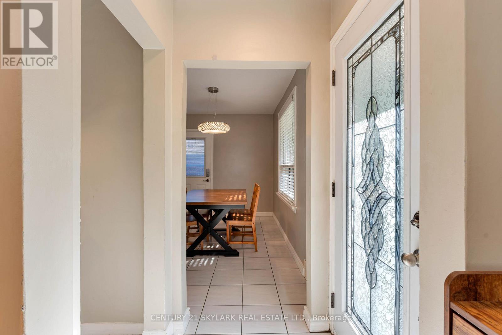24 Aura Lea Boulevard Property Photo 6
