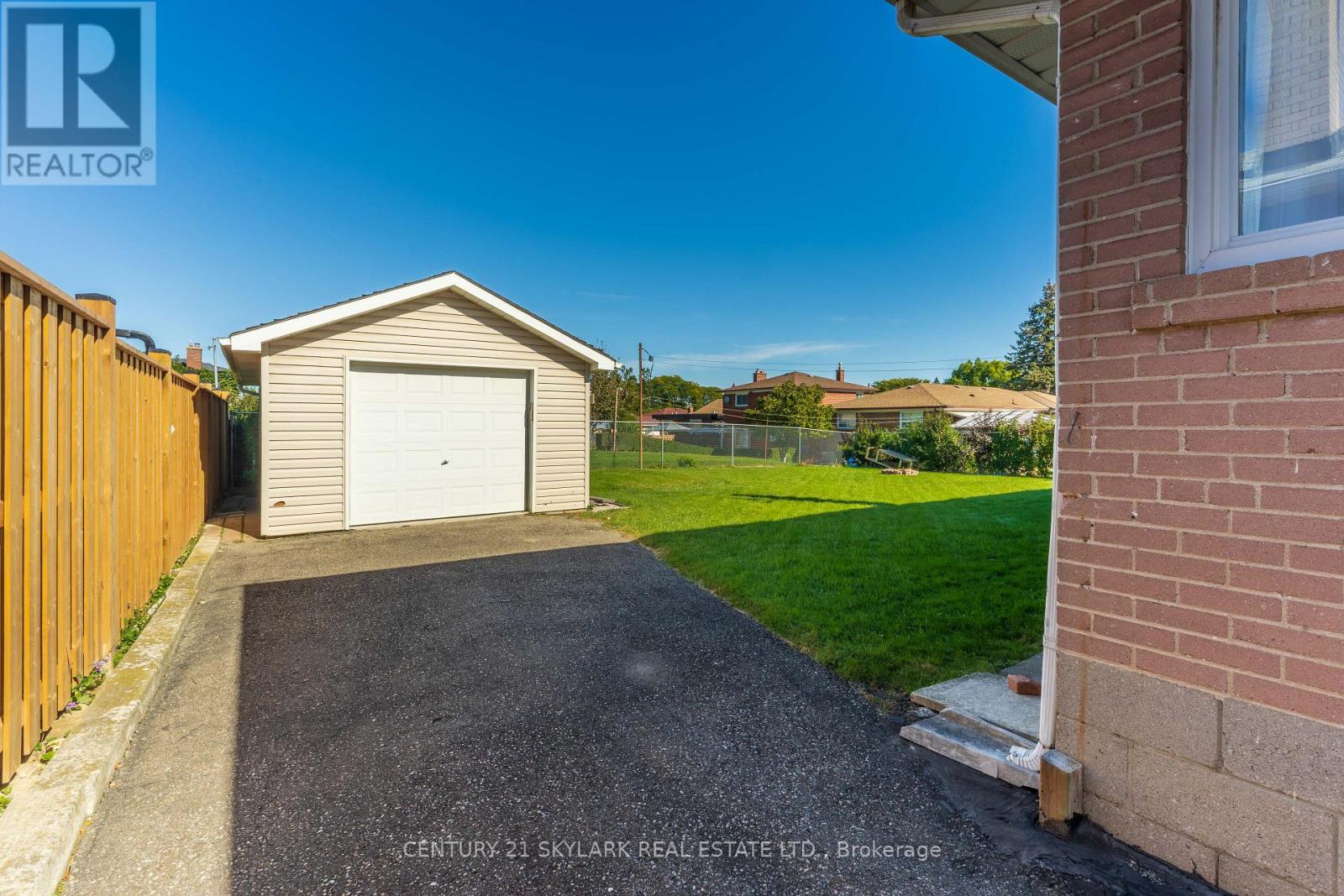 24 Aura Lea Boulevard Property Photo 35