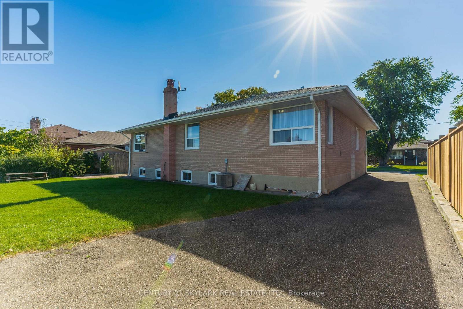 24 Aura Lea Boulevard Property Photo 36
