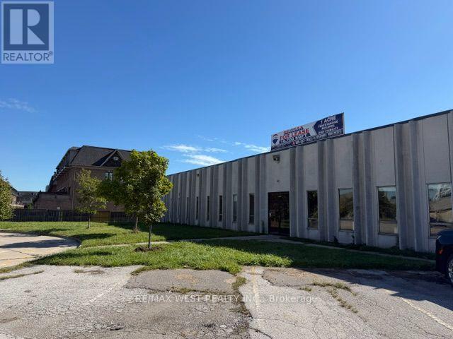 855 Oxford Street Property Photo 2