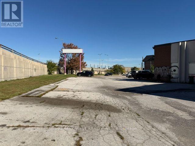 855 Oxford Street Property Photo 3