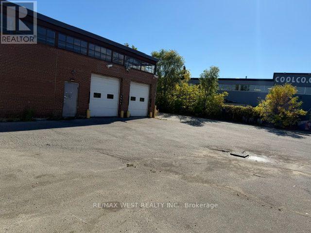 855 Oxford Street Property Photo 5