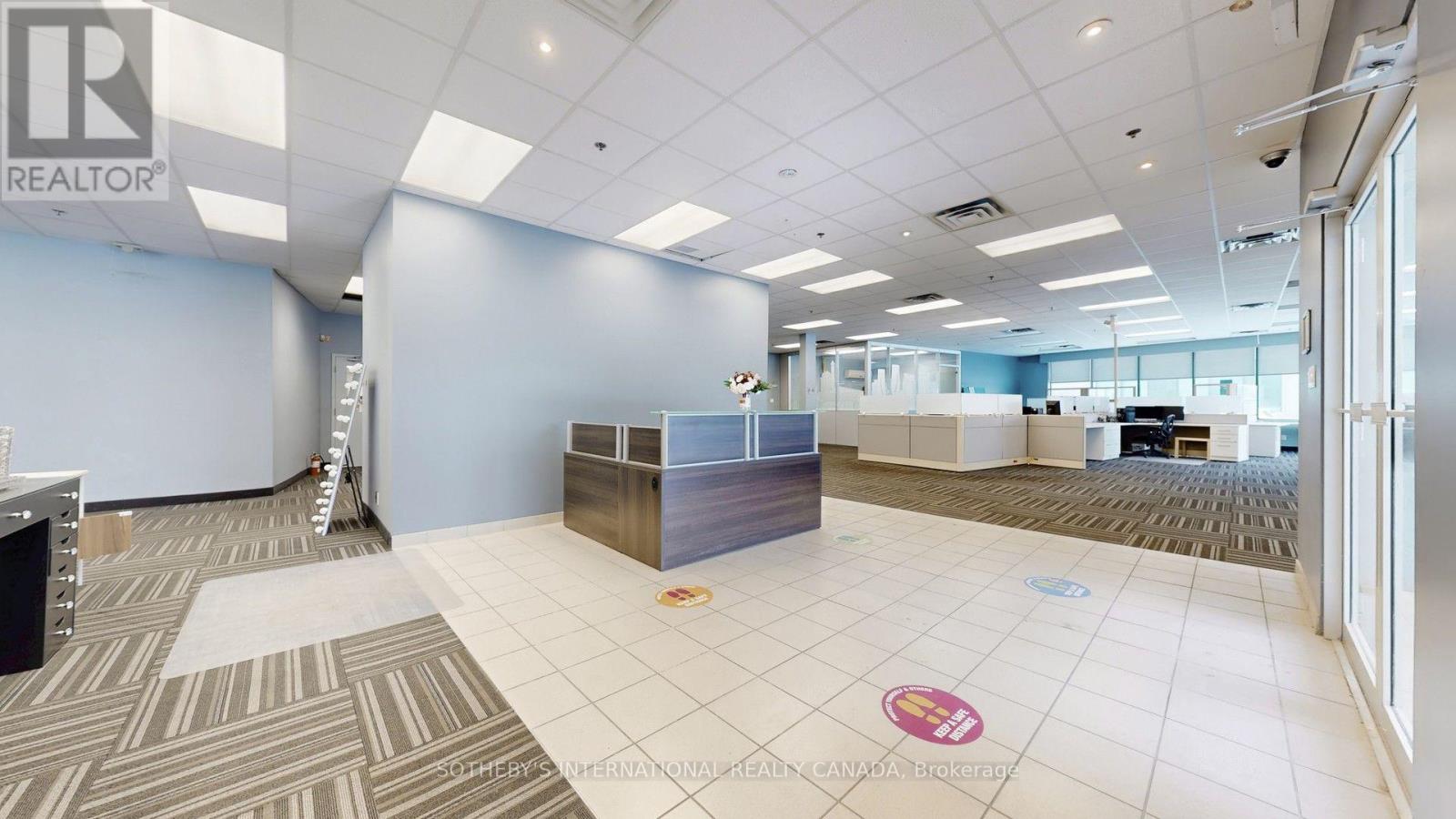 180 Traders Boulevard E Property Photo 3
