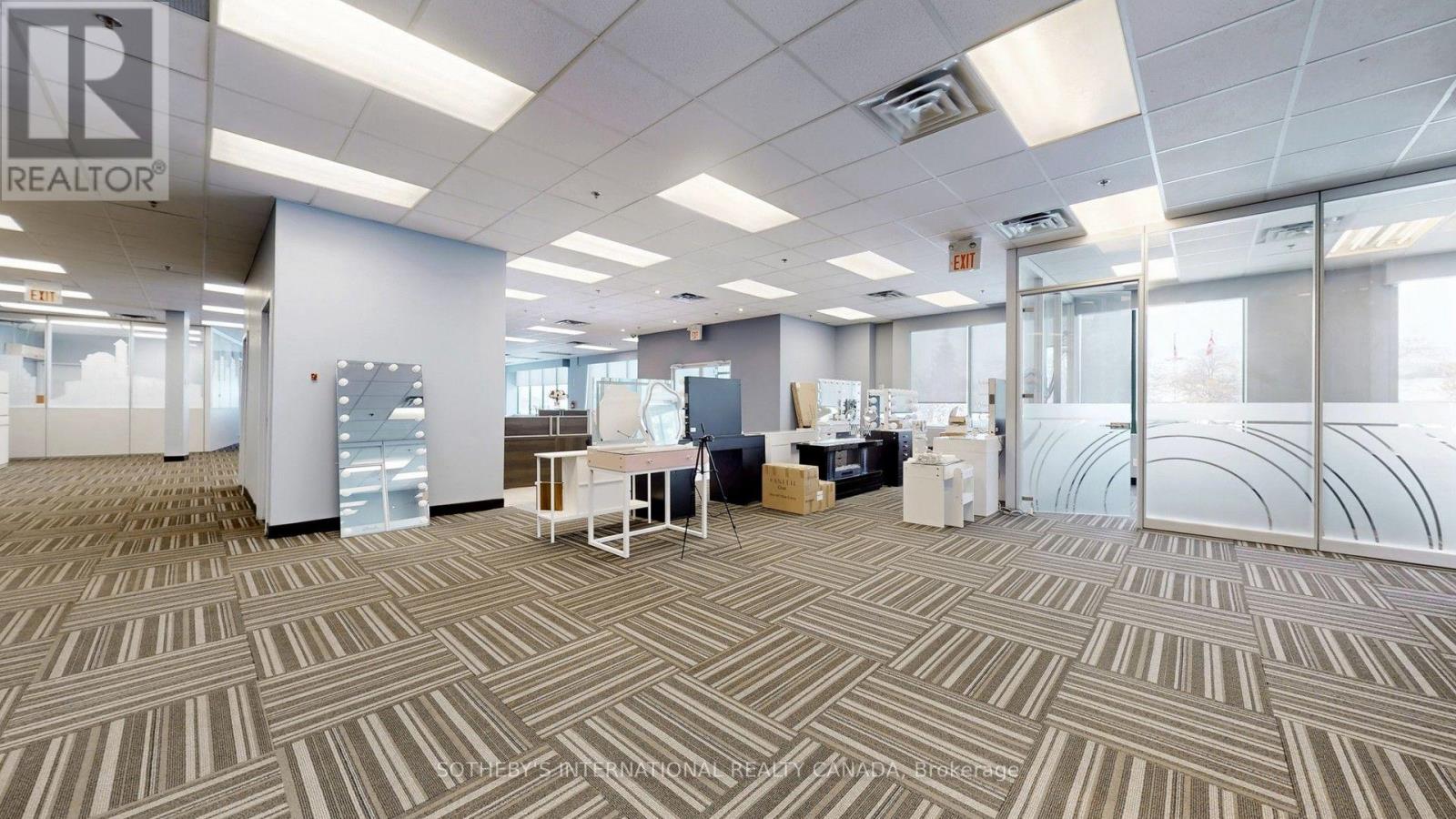 180 Traders Boulevard E Property Photo 8