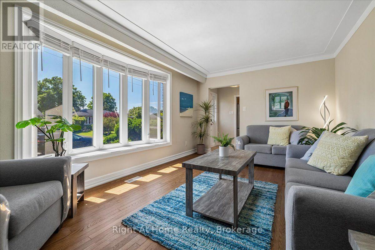 275 Kent Crescent Property Photo 10