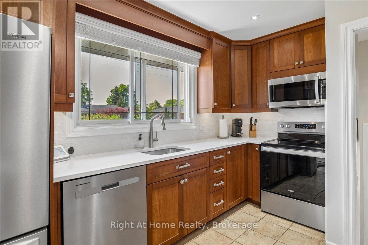 275 Kent Crescent Property Photo 12