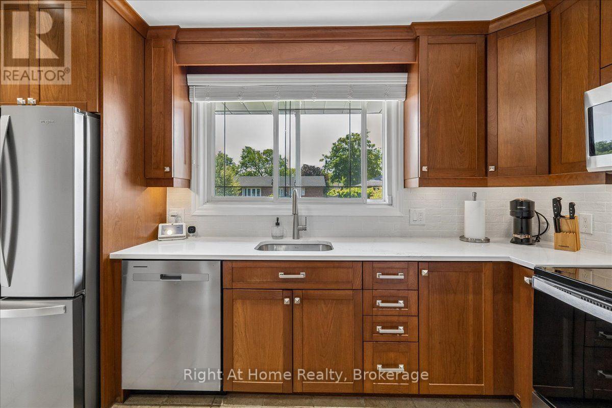 275 Kent Crescent Property Photo 13