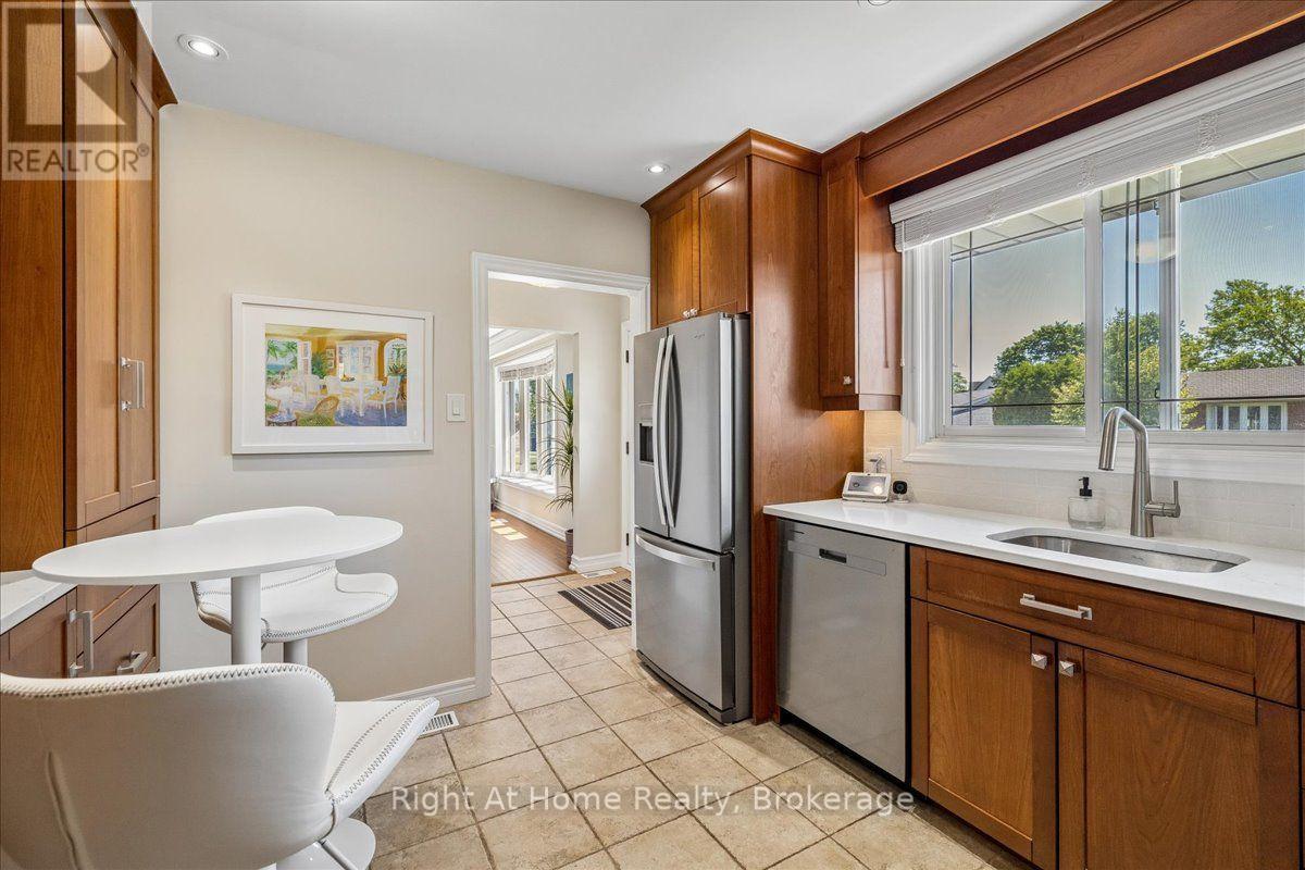 275 Kent Crescent Property Photo 14
