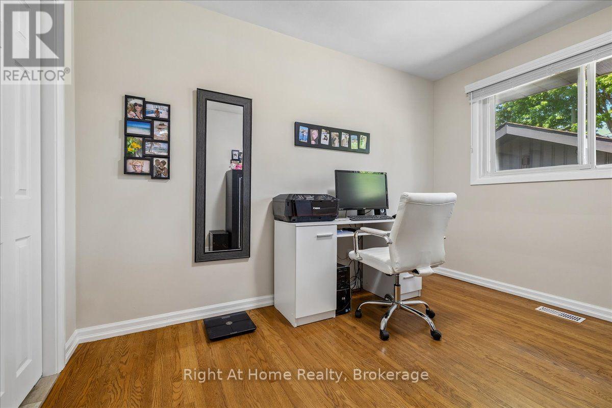 275 Kent Crescent Property Photo 20