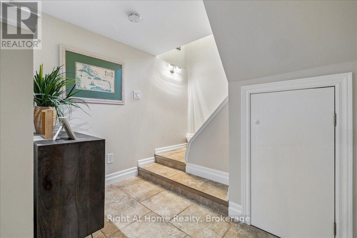 275 Kent Crescent Property Photo 25
