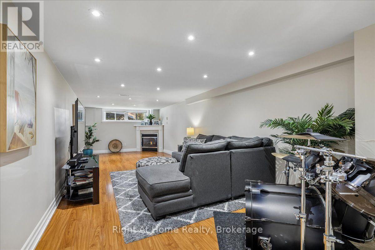 275 Kent Crescent Property Photo 26