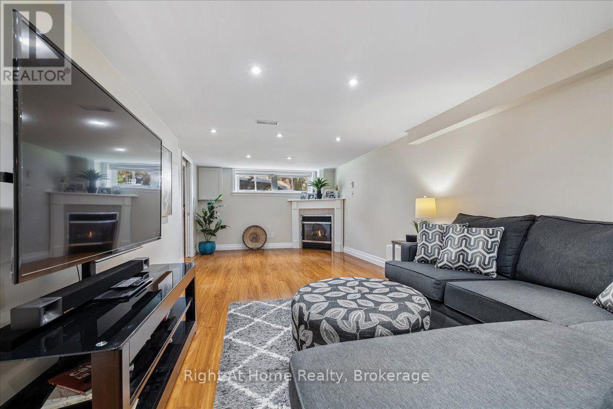 275 Kent Crescent Property Photo 27