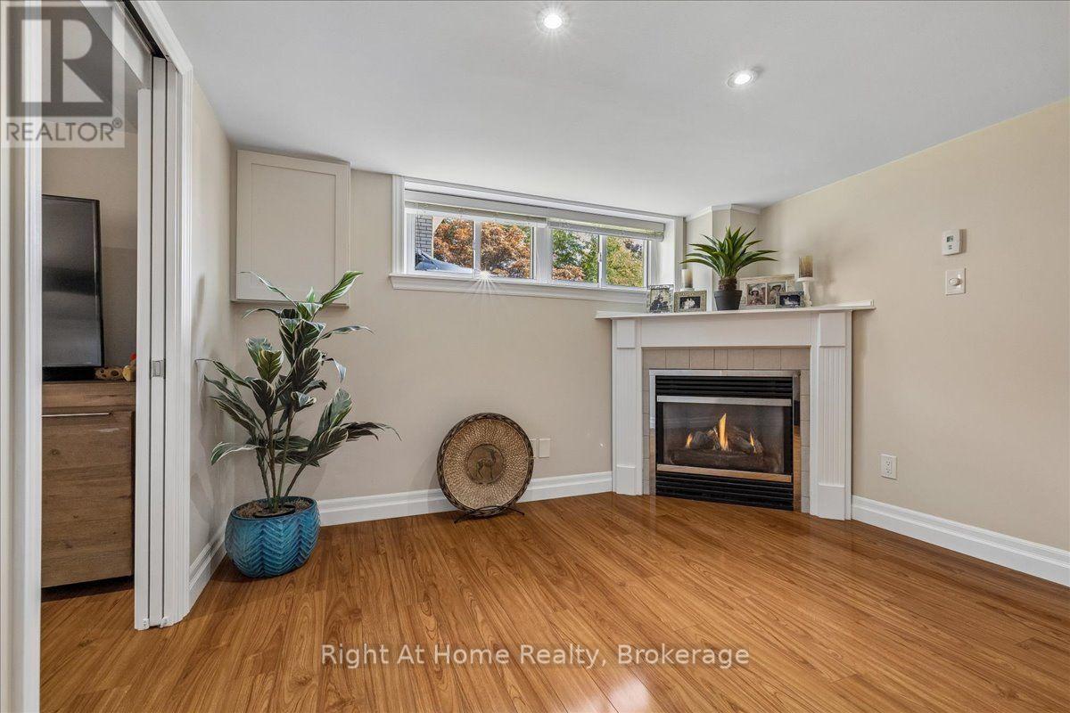 275 Kent Crescent Property Photo 28