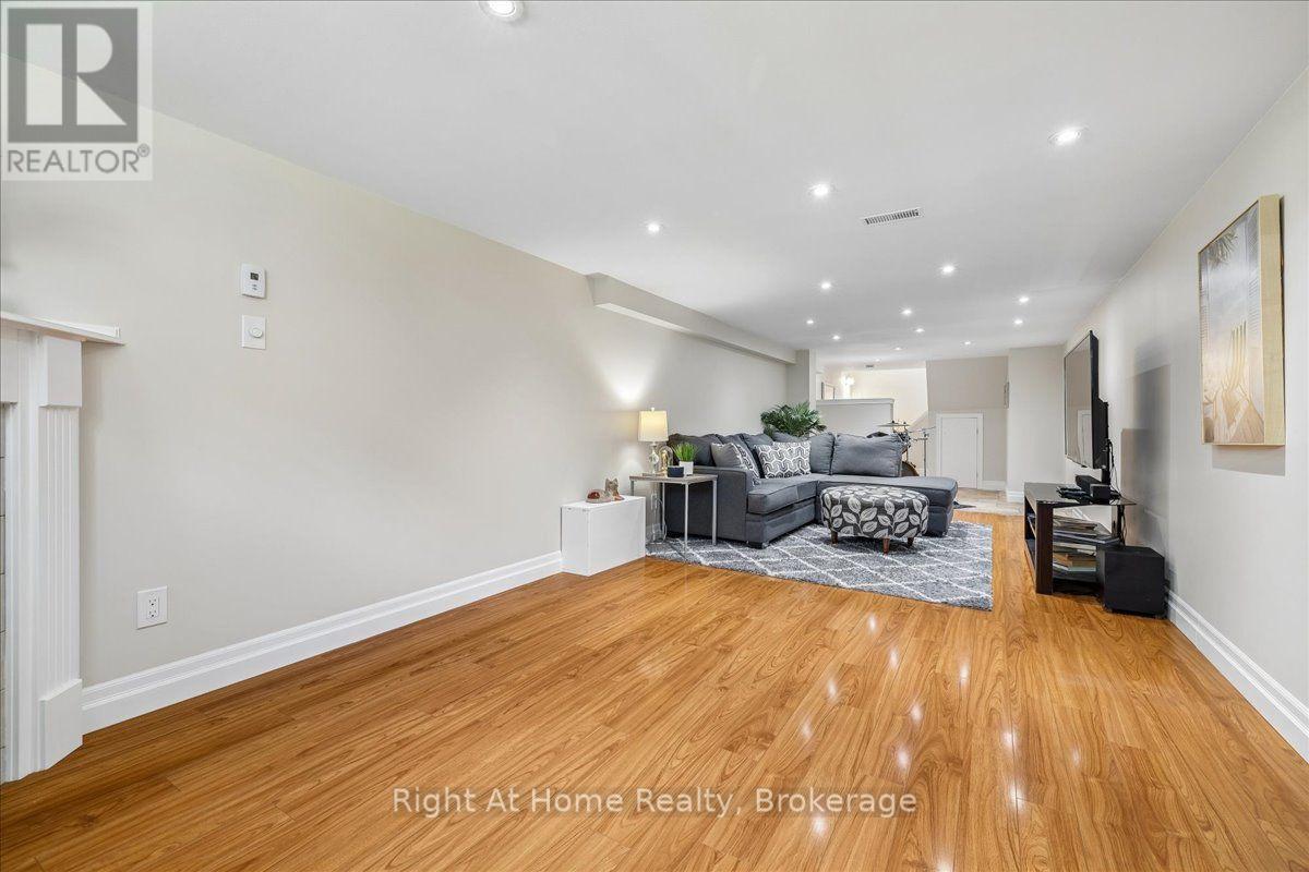 275 Kent Crescent Property Photo 29