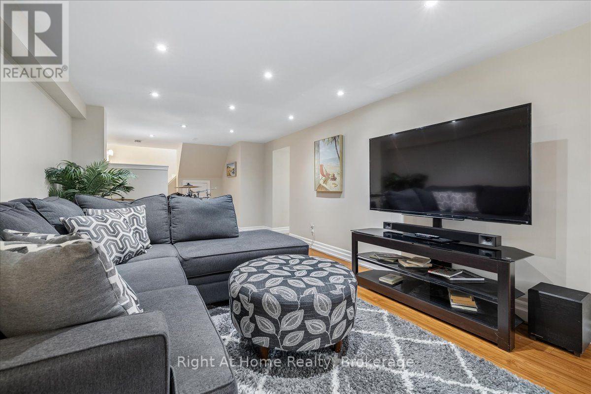 275 Kent Crescent Property Photo 31