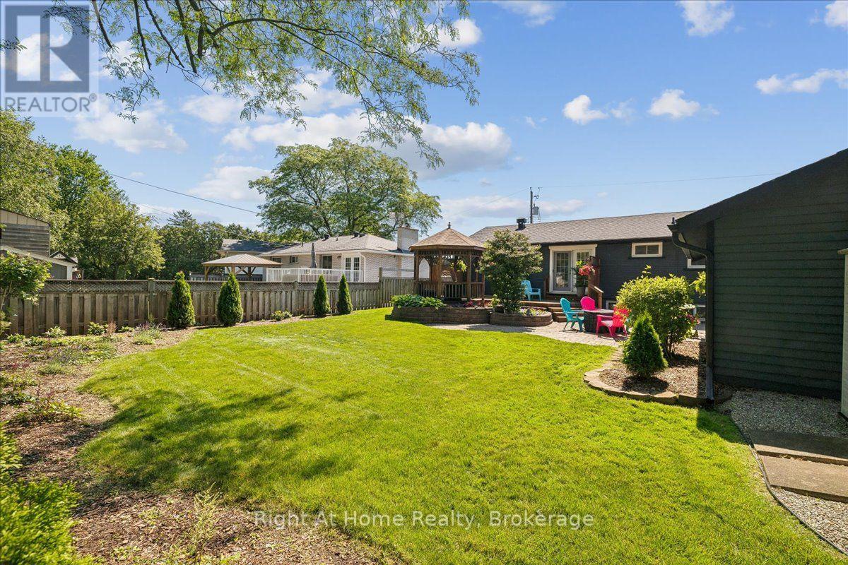 275 Kent Crescent Property Photo 41