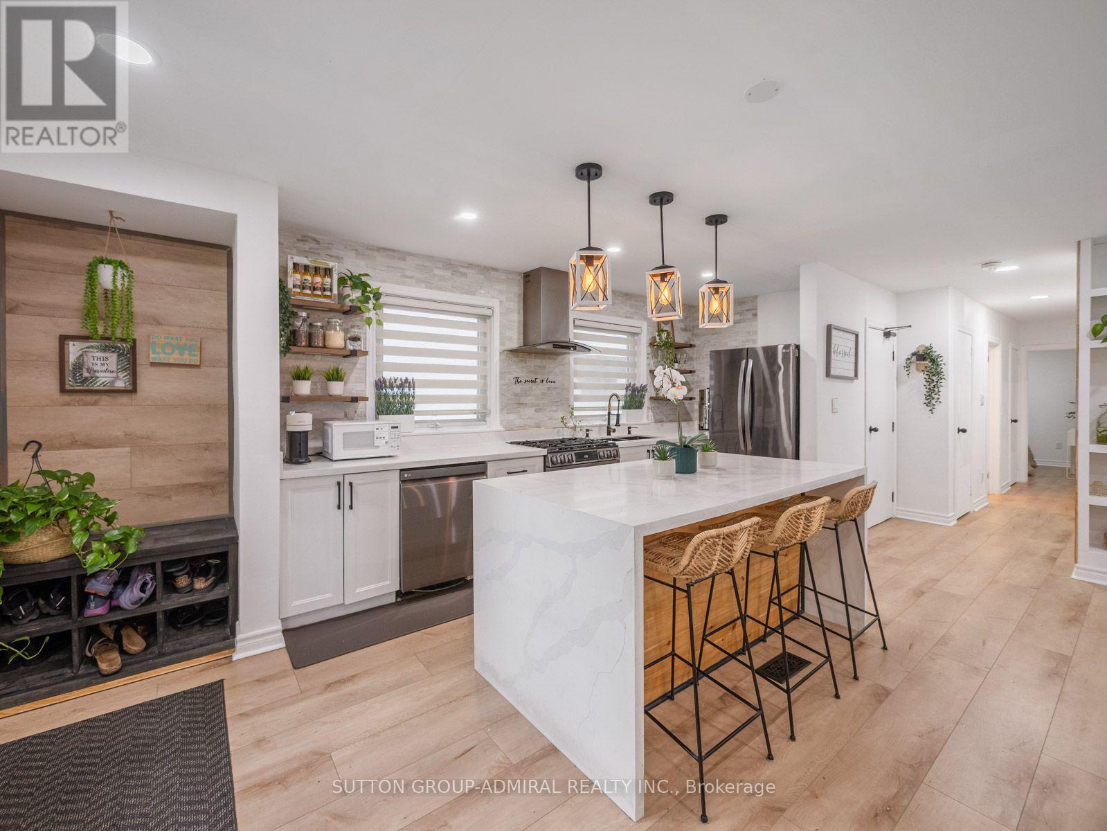65 Woodbury Road Property Photo 6