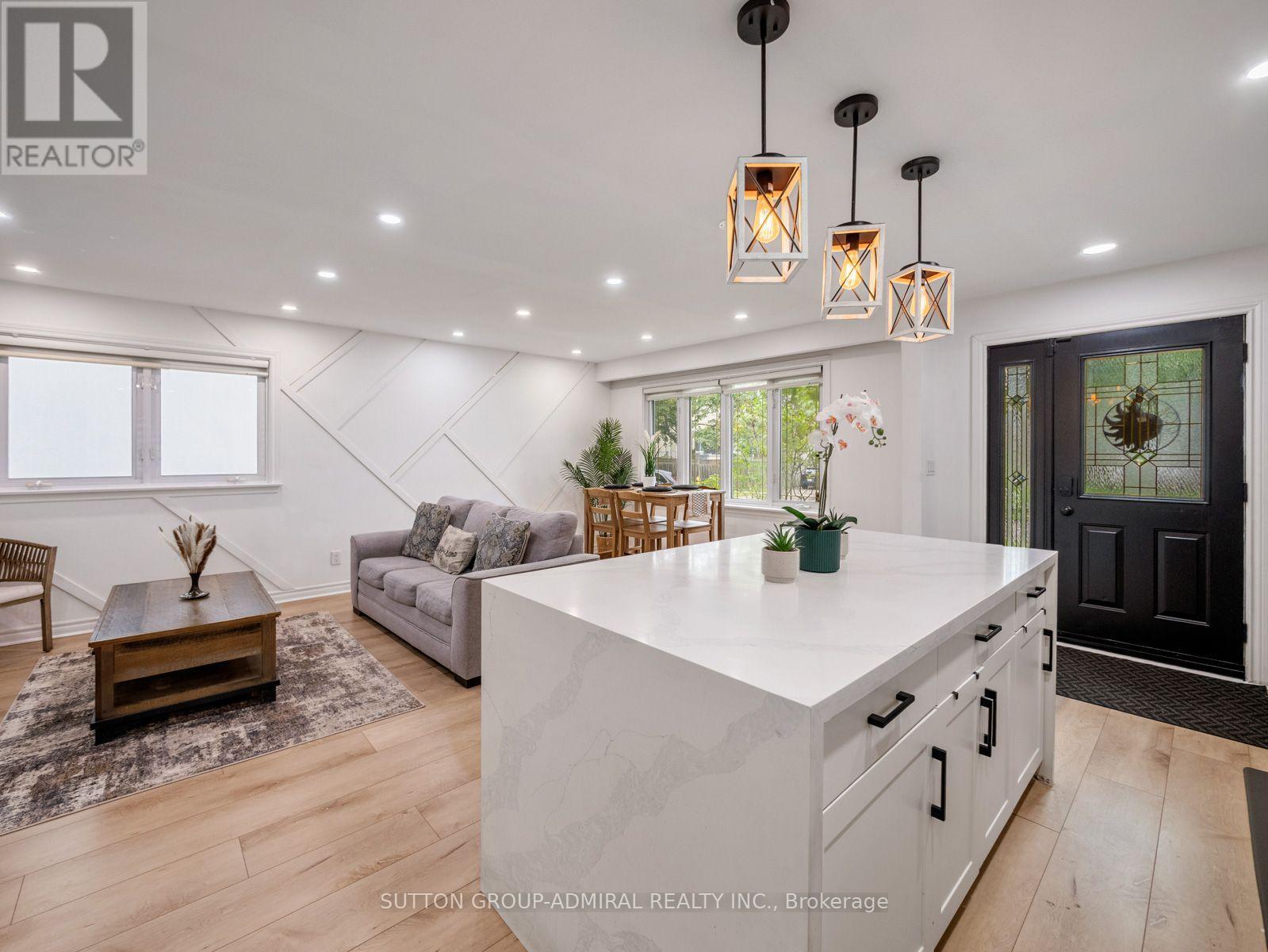 65 Woodbury Road Property Photo 11