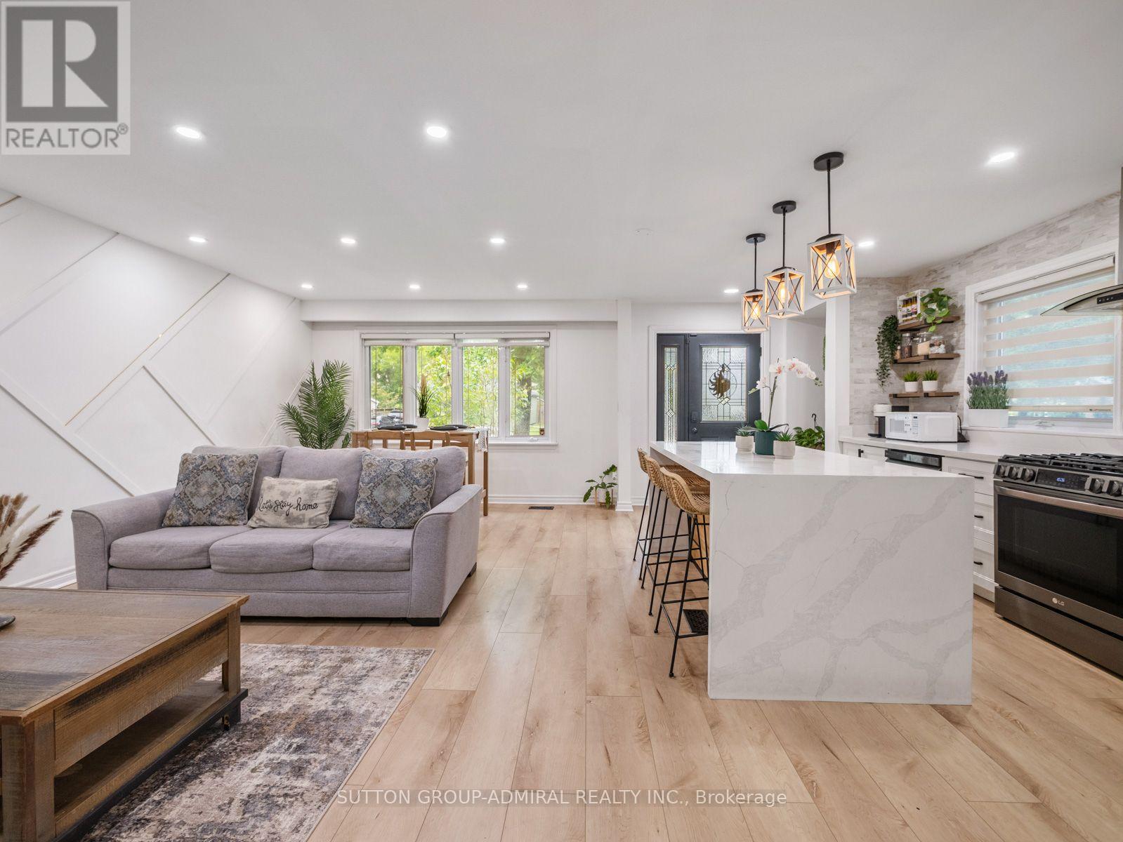 65 Woodbury Road Property Photo 12