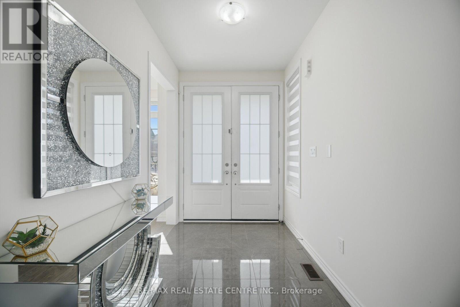 30 Tiger Crescent Property Photo 5