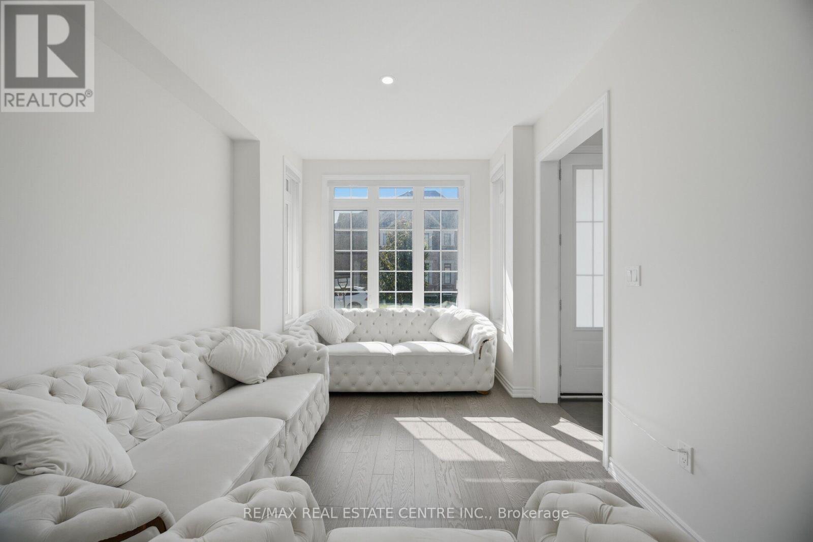 30 Tiger Crescent Property Photo 7