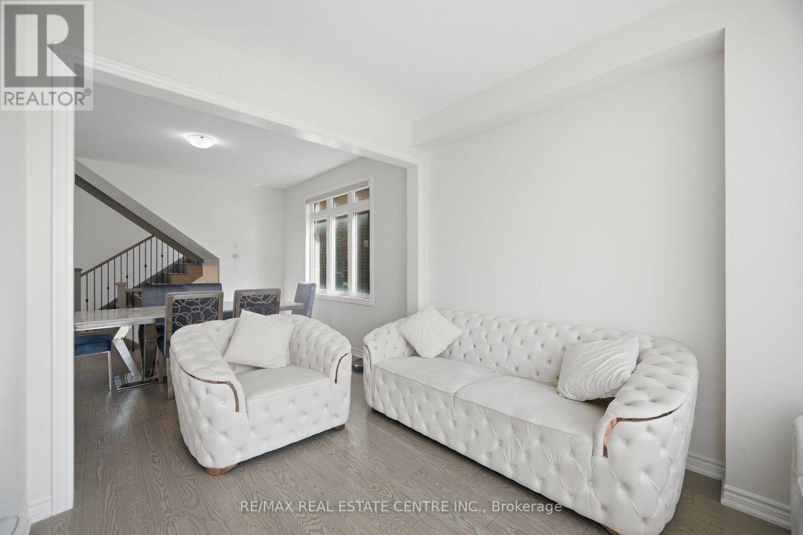 30 Tiger Crescent Property Photo 8