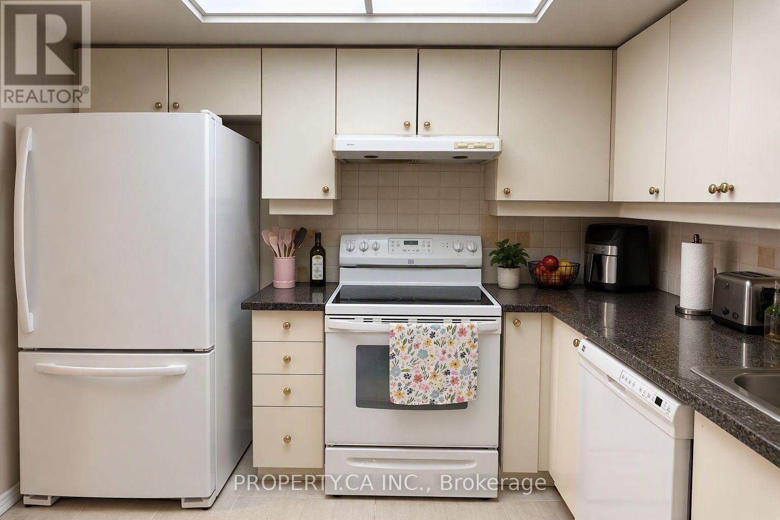 514 - 6 Humberline Drive Property Photo 9