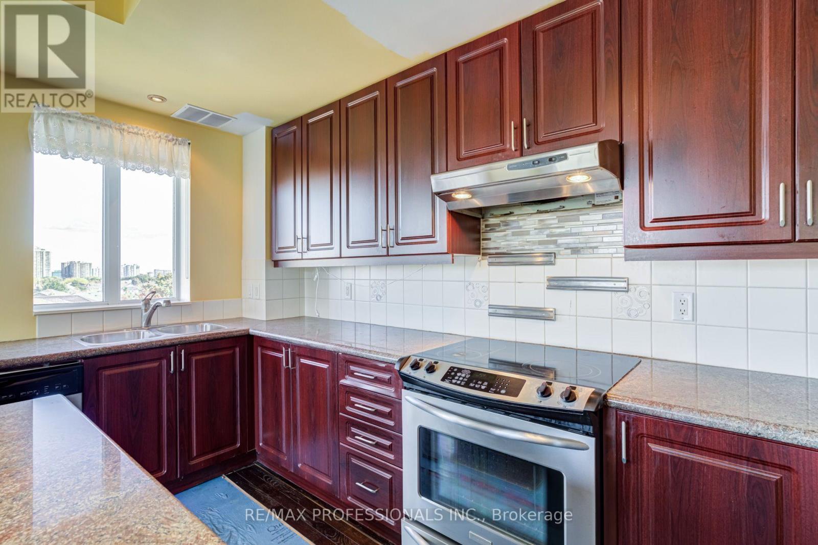 402 - 483 Faith Drive Property Photo 21