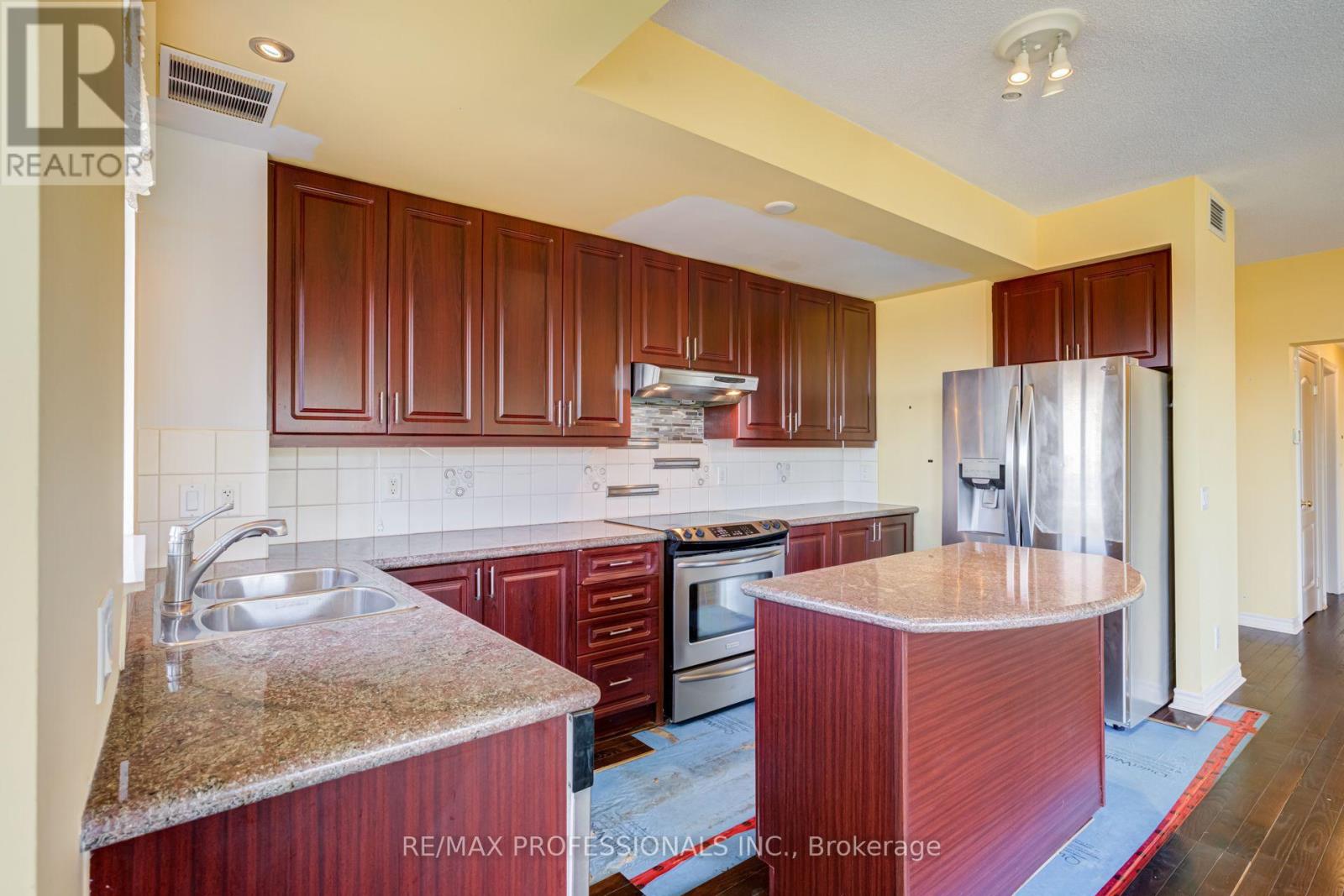 402 - 483 Faith Drive Property Photo 23