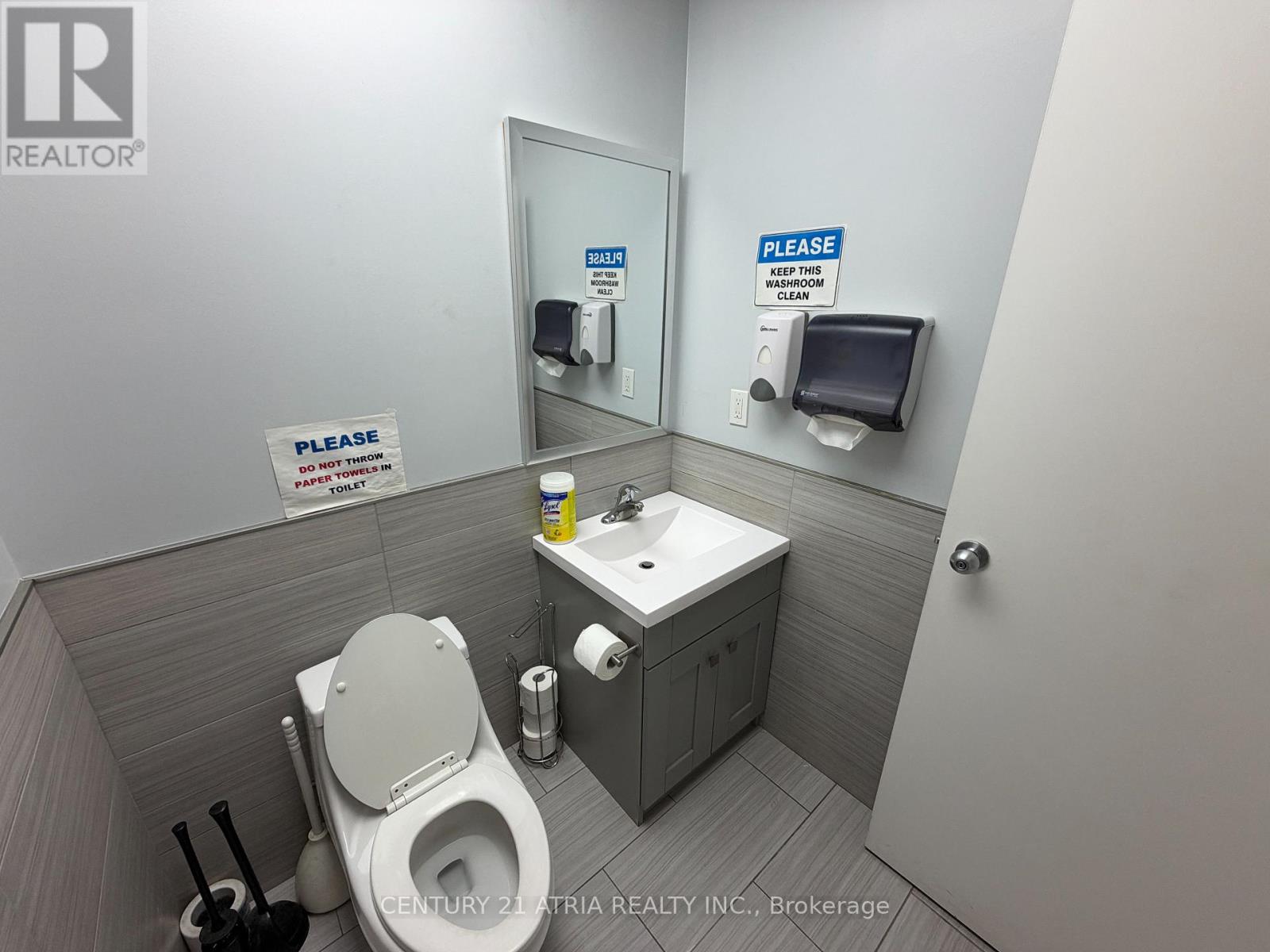 14 - 755 Queensway Property Photo 15