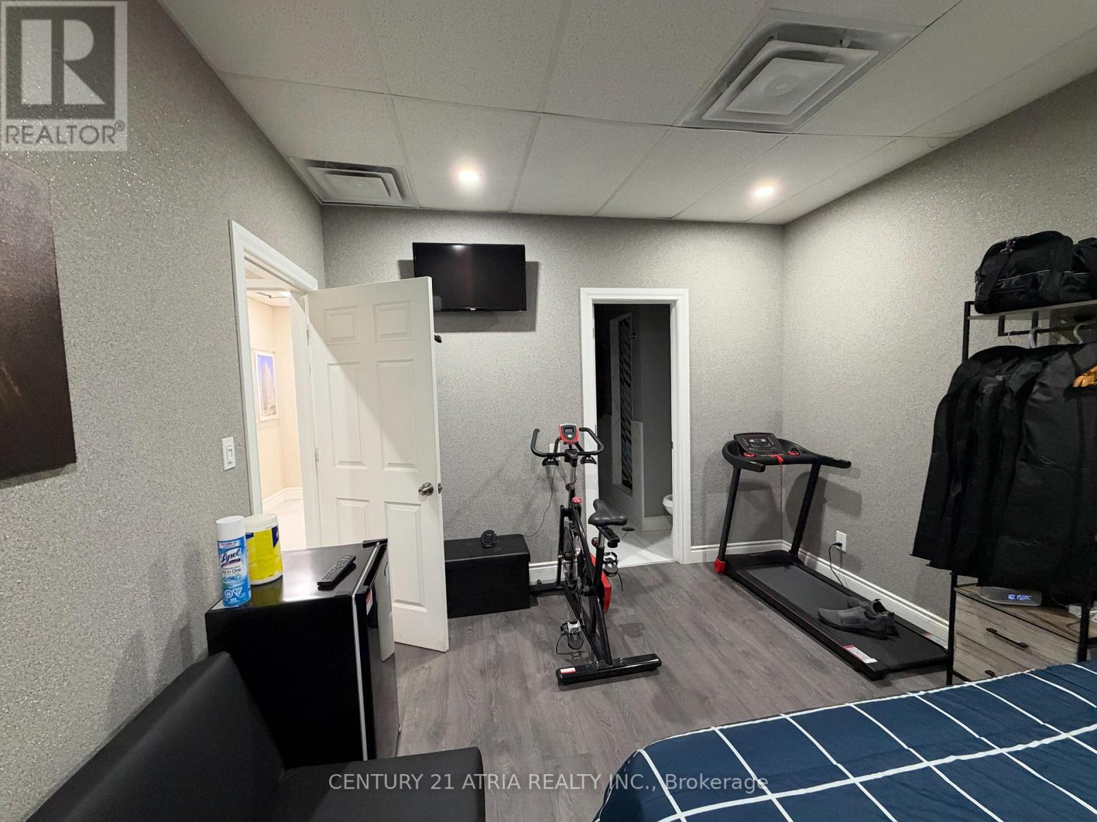 14 - 755 Queensway Property Photo 20