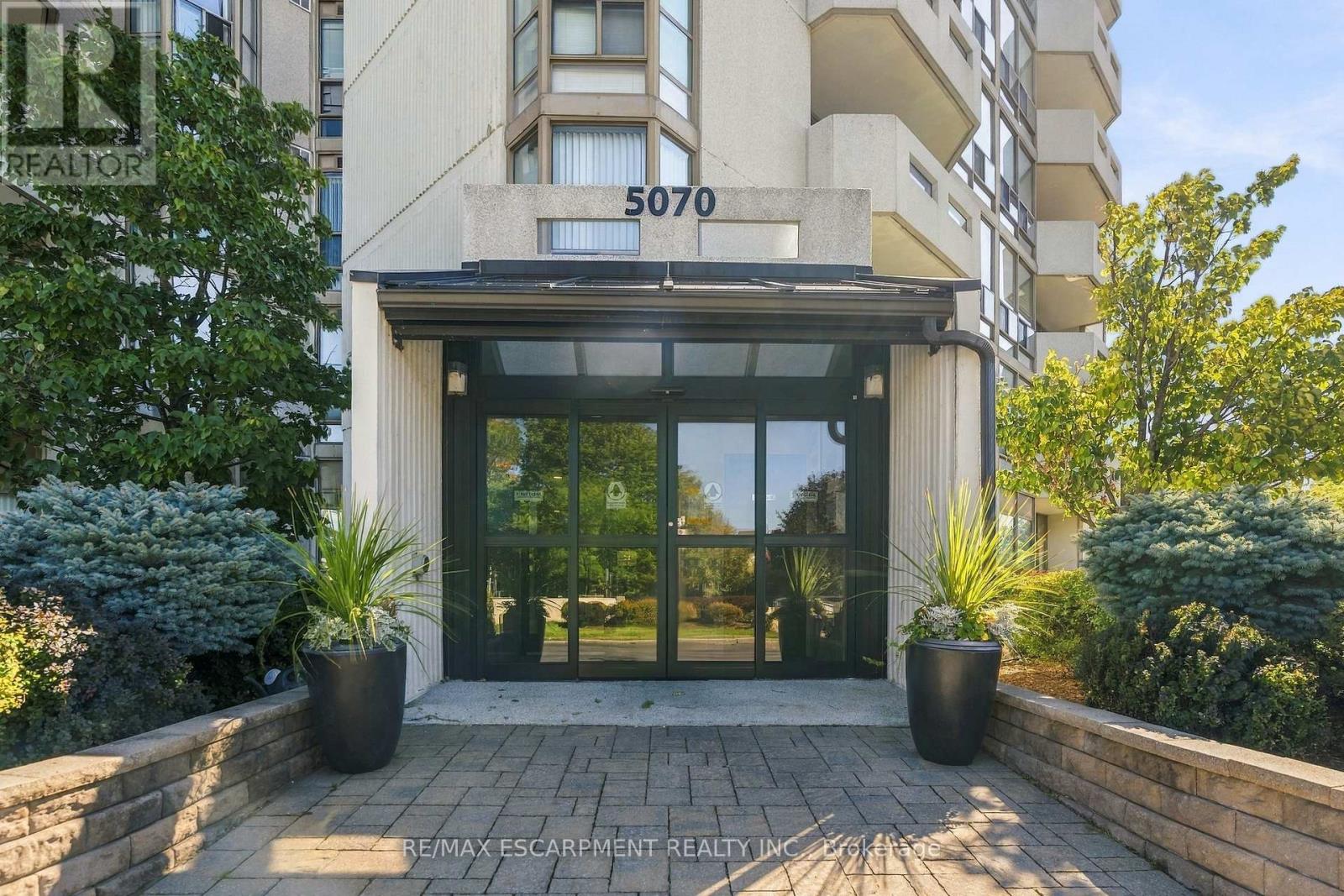 302 - 5070 Pinedale Avenue Property Photo 3