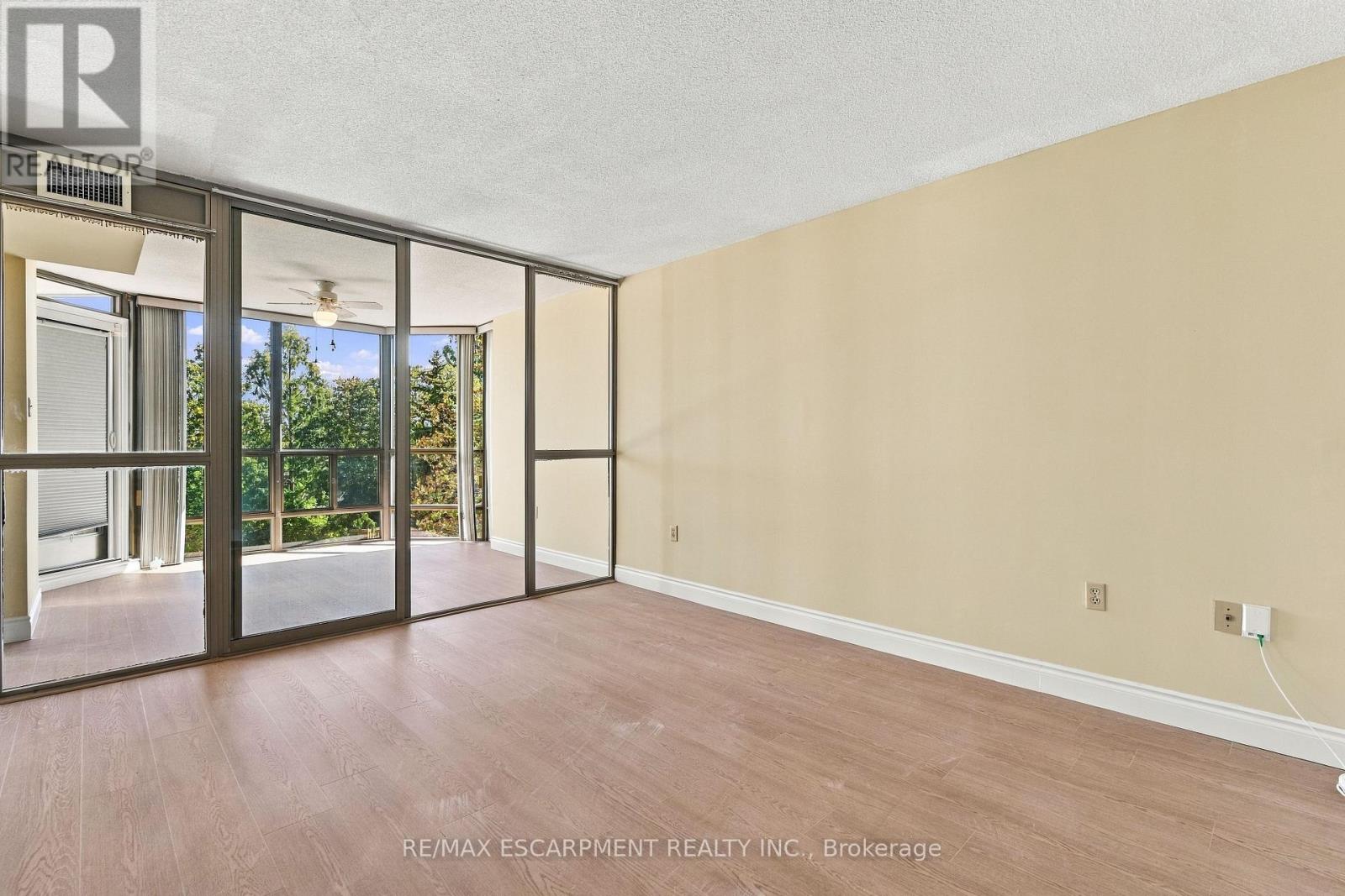 302 - 5070 Pinedale Avenue Property Photo 16