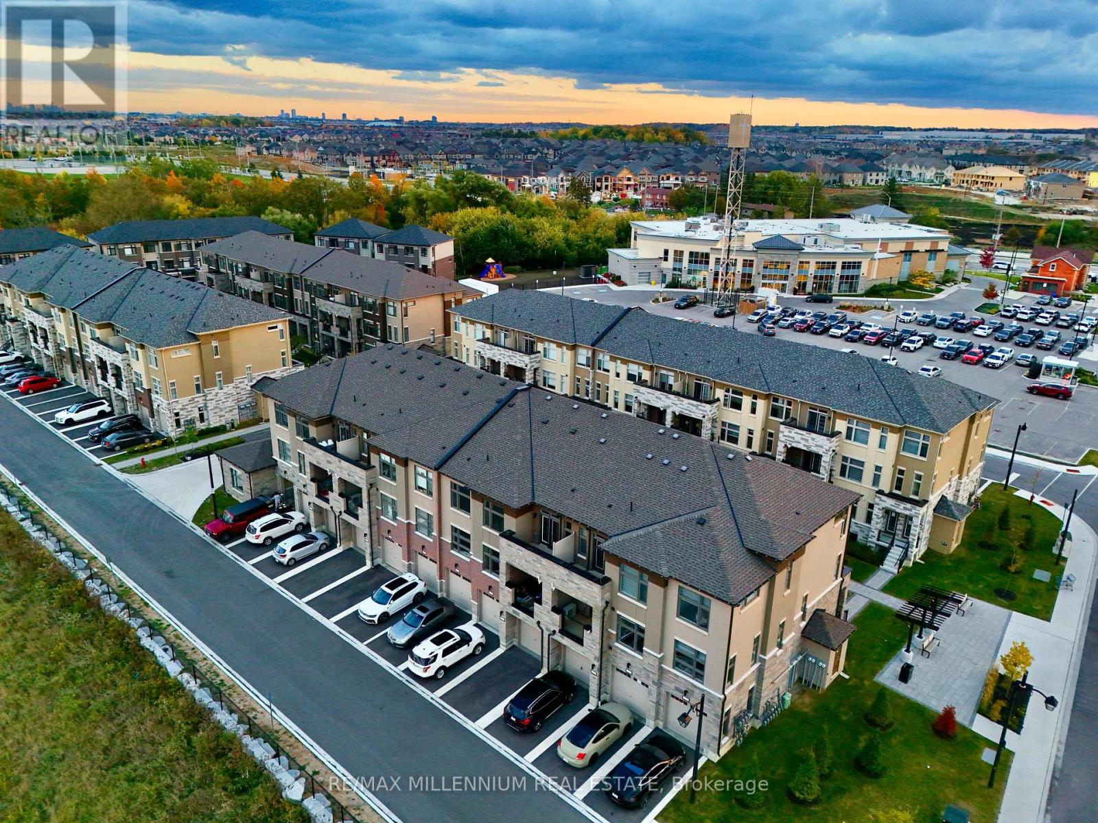 21 - 45 Fieldridge Crescent Property Photo 1