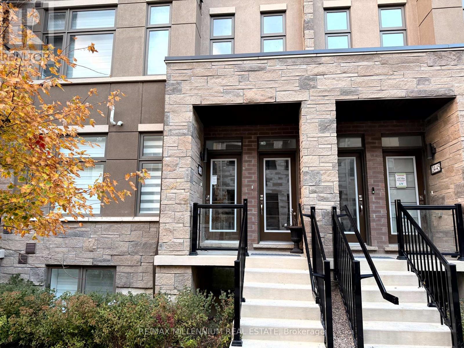 21 - 45 Fieldridge Crescent Property Photo 6