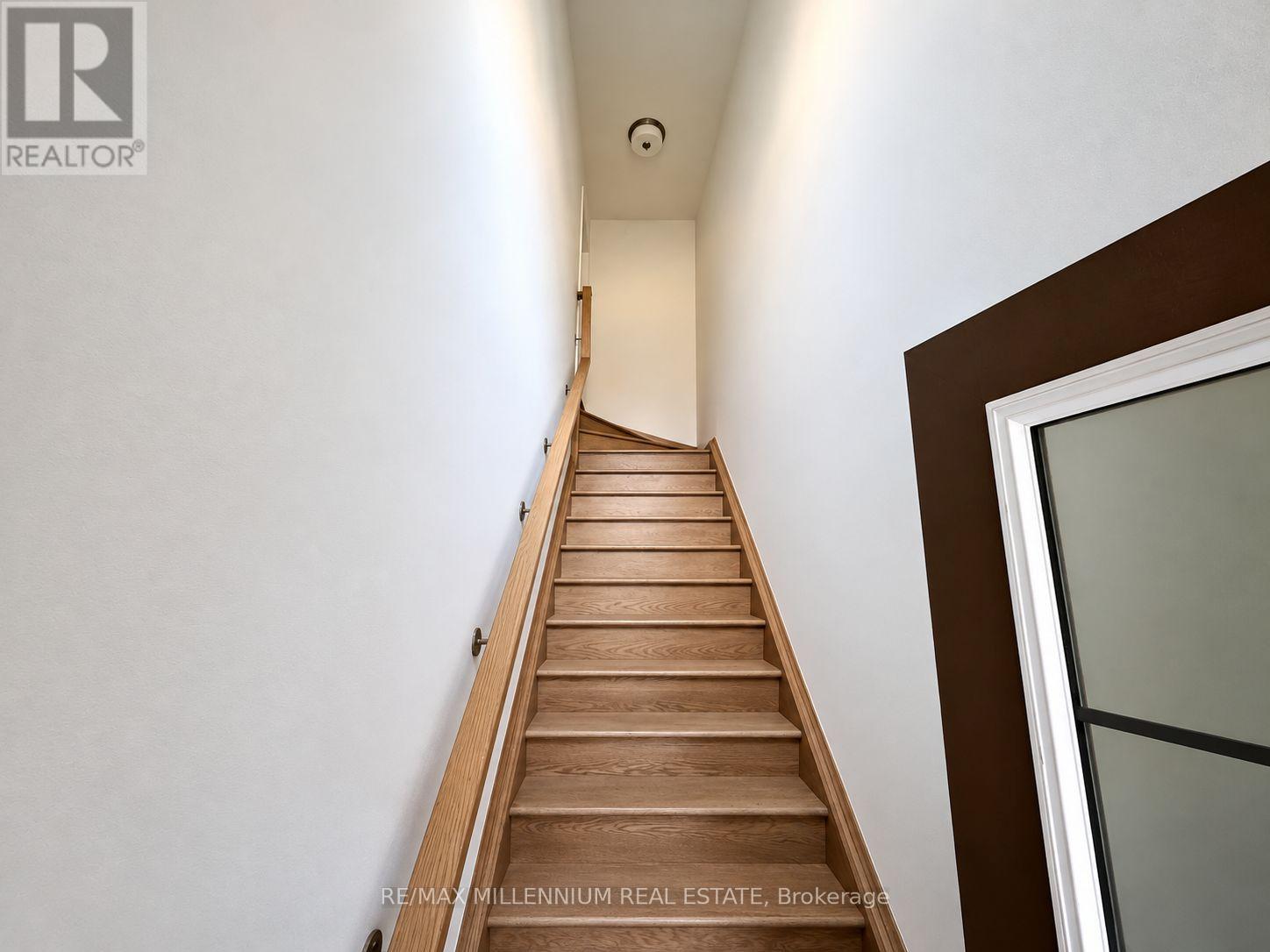 21 - 45 Fieldridge Crescent Property Photo 8