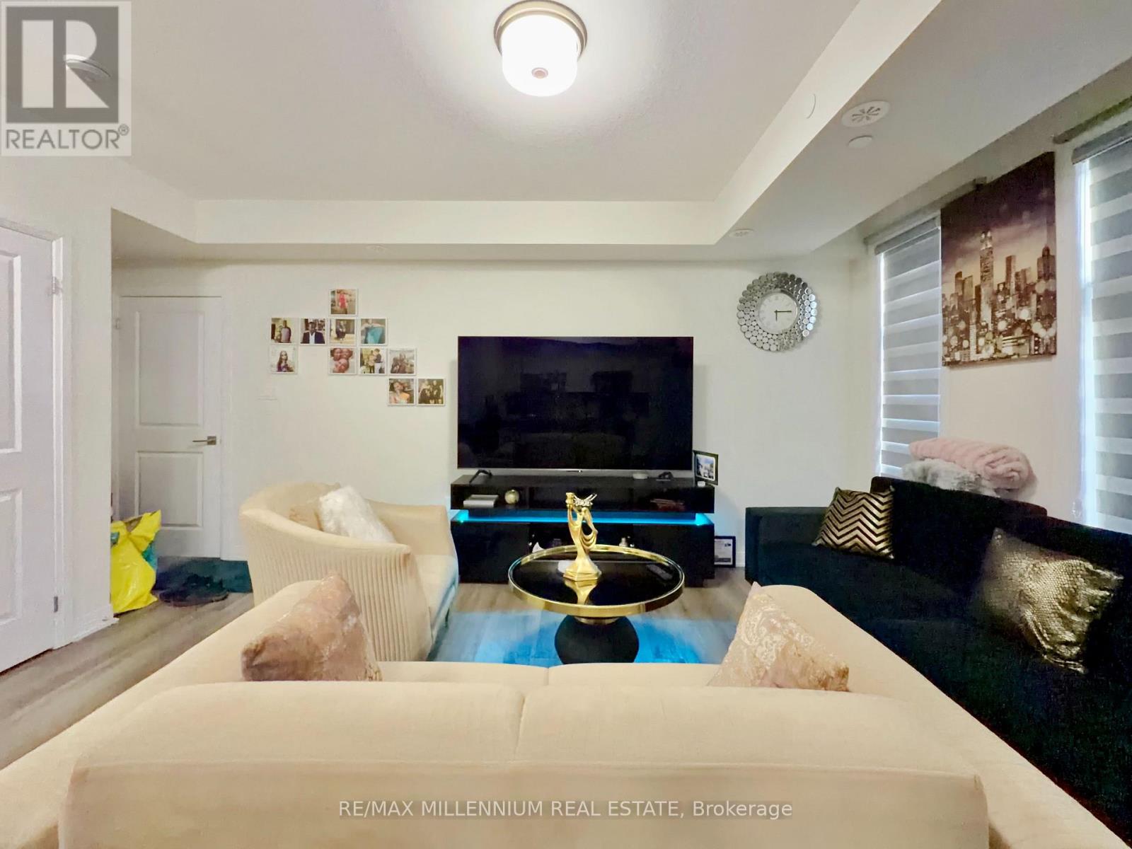 21 - 45 Fieldridge Crescent Property Photo 10