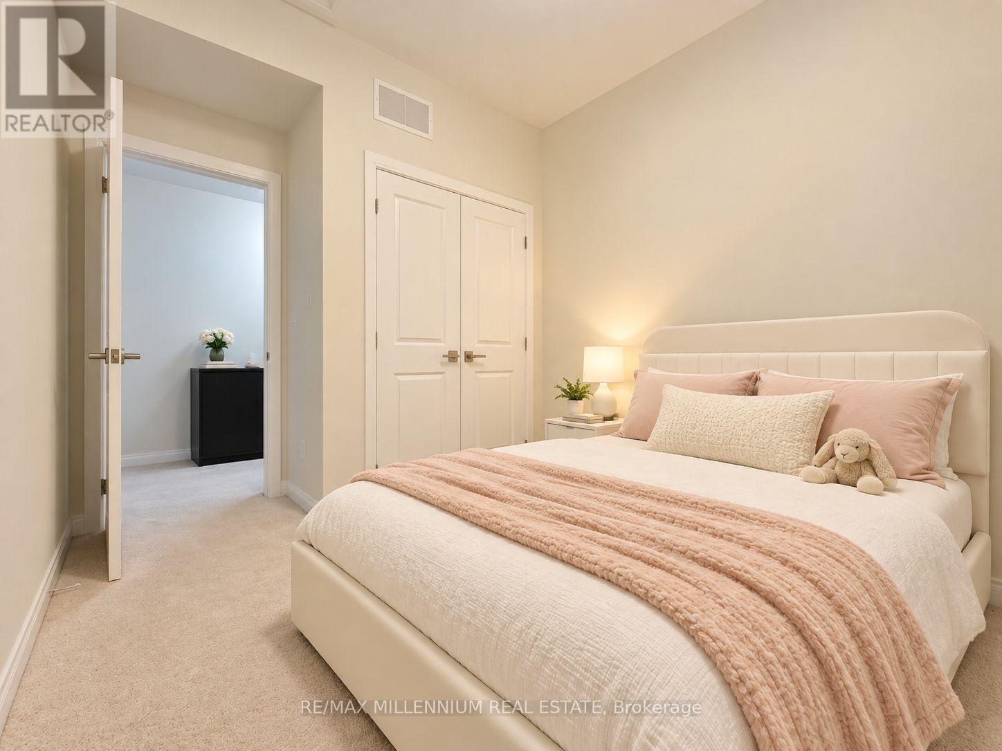 21 - 45 Fieldridge Crescent Property Photo 15
