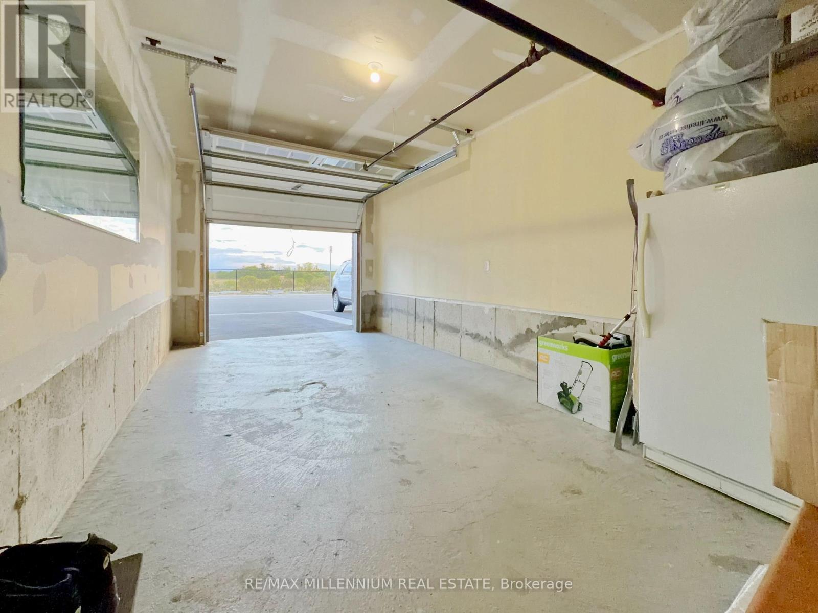 21 - 45 Fieldridge Crescent Property Photo 22