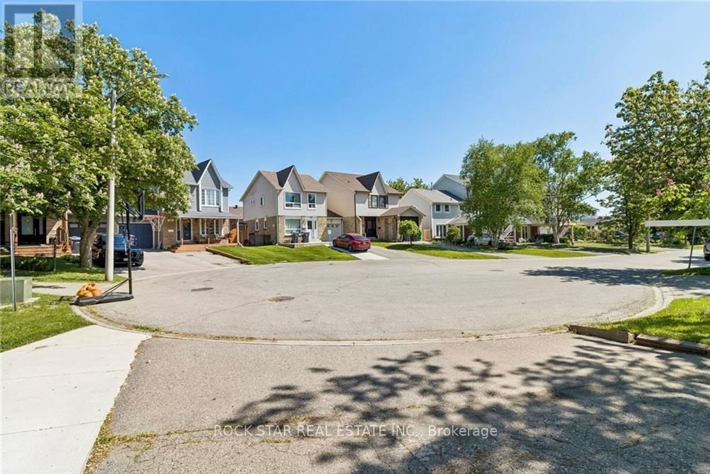 32 Lansing Square Property Photo 6
