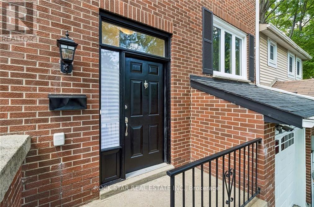 32 Lansing Square Property Photo 7