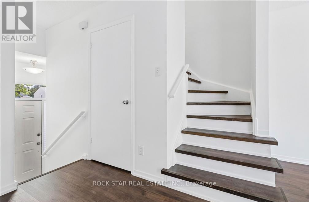32 Lansing Square Property Photo 9