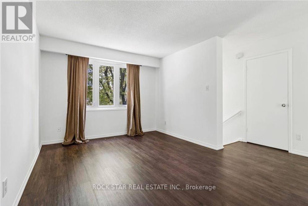 32 Lansing Square Property Photo 10
