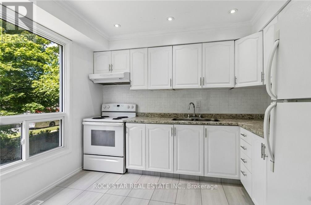 32 Lansing Square Property Photo 17