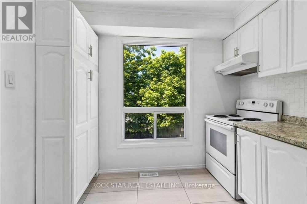 32 Lansing Square Property Photo 18