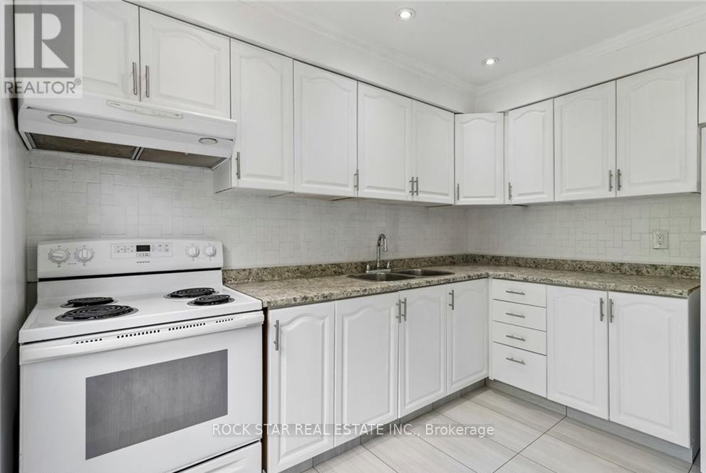 32 Lansing Square Property Photo 19