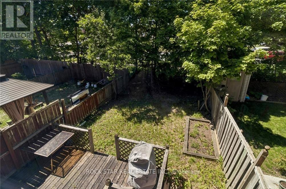 32 Lansing Square Property Photo 38